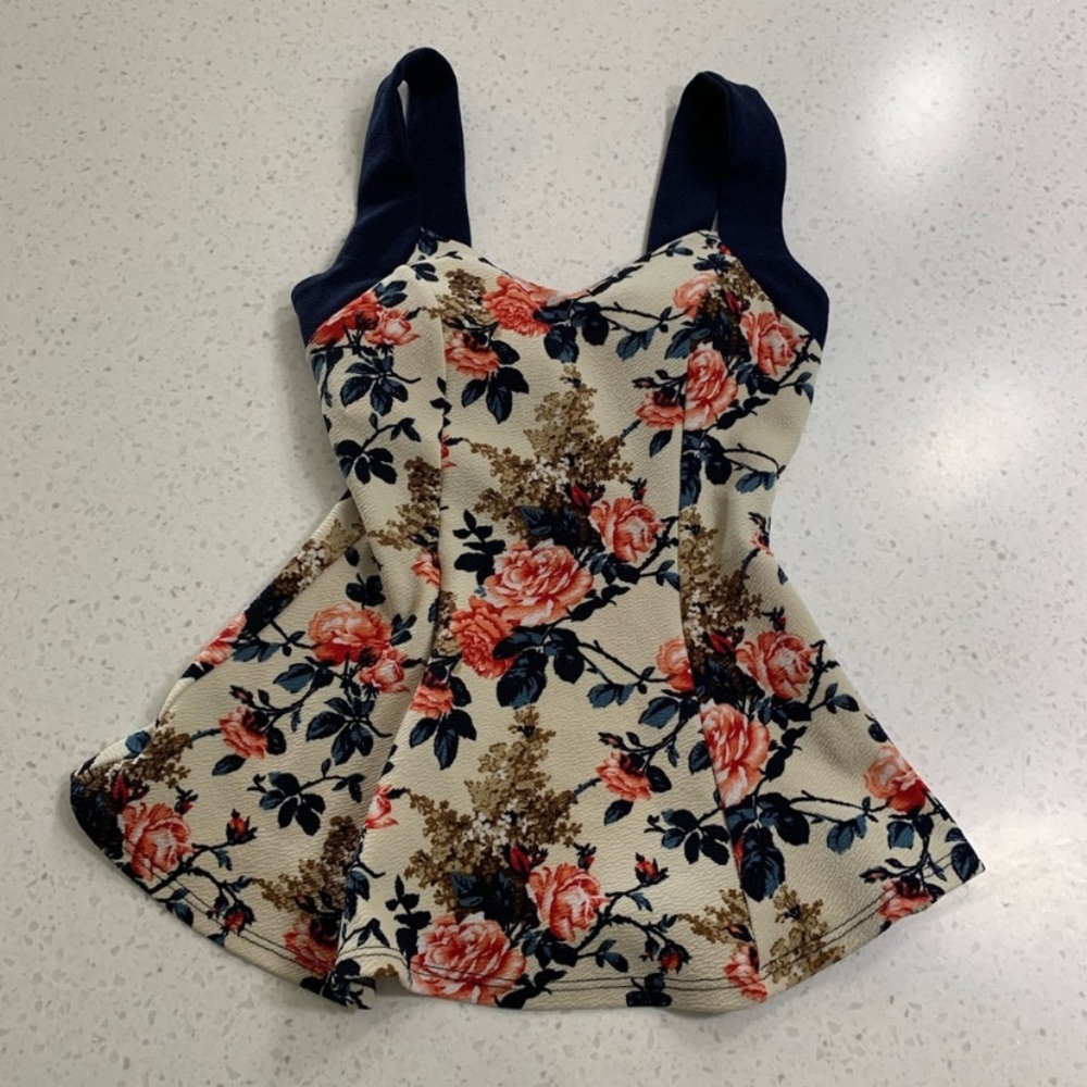Reposhing cute tank with built in bra